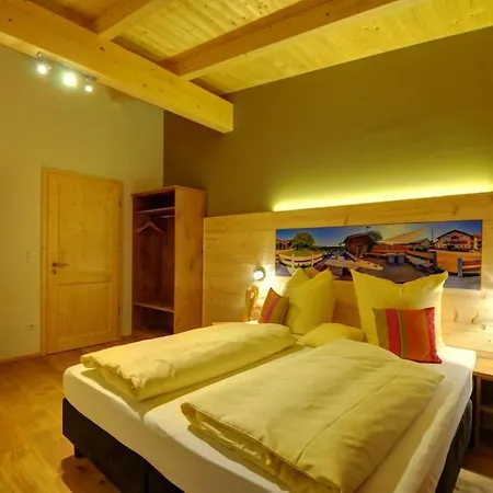 Dom wakacyjny 5 Sterne Holzchalet Dienberger Hof *